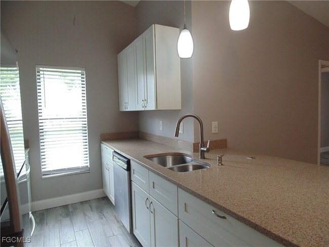 property at 5120 SW Courtyards Ct