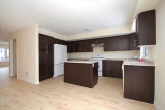 88 Jerome Wy in Bowmanville, ON - Building Photo - Building Photo