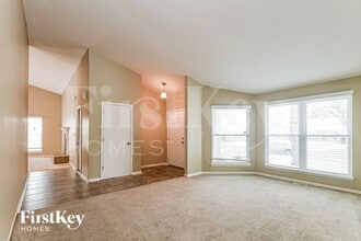 7427 Cobblestone W Dr, Unit 03 in Indianapolis, IN - Building Photo - Building Photo