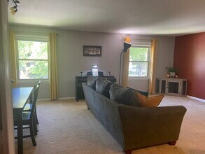 11611 W Elmhurst Pky, Unit Upper in Wauwatosa, WI - Foto de edificio - Building Photo