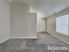 643 Rocky Meadow Dr in Greenwood, IN - Building Photo - Building Photo