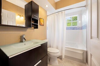 5490 SW 57th Ave in Miami, FL - Building Photo - Building Photo