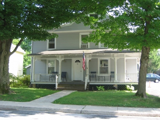 16 Alden Pl in Millbrook, NY - Building Photo