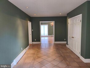 901 Walker Rd in Great Falls, VA - Building Photo - Building Photo