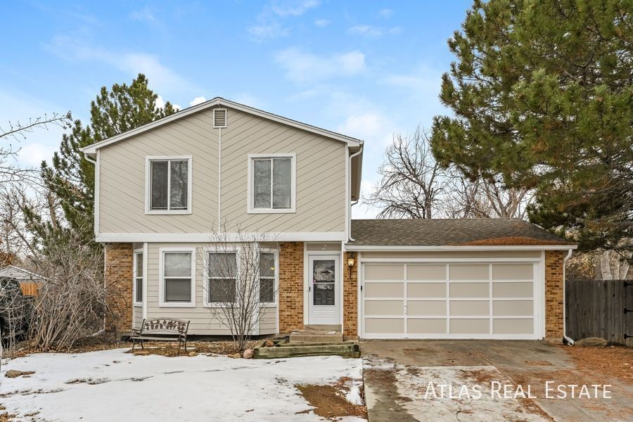 2 S Macon Ct in Aurora, CO - Building Photo