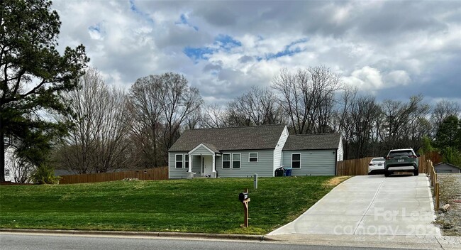 property at 1308 Old Concord Rd