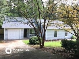 2271 Marshes Glenn Dr NW in Norcross, GA - Building Photo