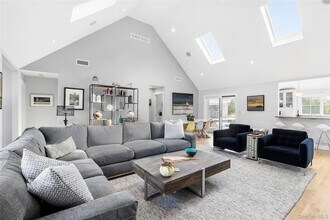 8 Shore Rd in West Hampton Dunes, NY - Building Photo - Building Photo