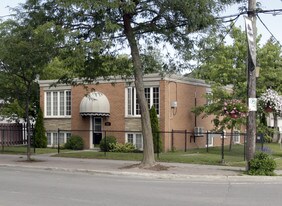 948 Lake Dr E in Georgina, ON - Building Photo