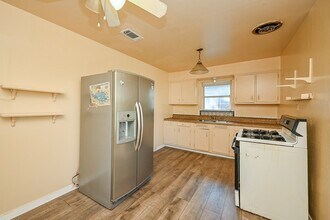 10302 Woodwind Dr in Houston, TX - Building Photo - Building Photo