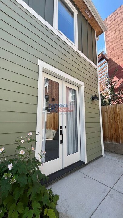 127 1/2 S Pennsylvania St in Denver, CO - Building Photo