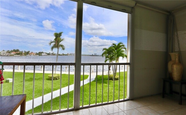 3020 Marcos Dr in Aventura, FL - Building Photo - Building Photo