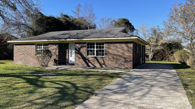 116 Glenn Bryant Rd in Hinesville, GA - Foto de edificio - Building Photo