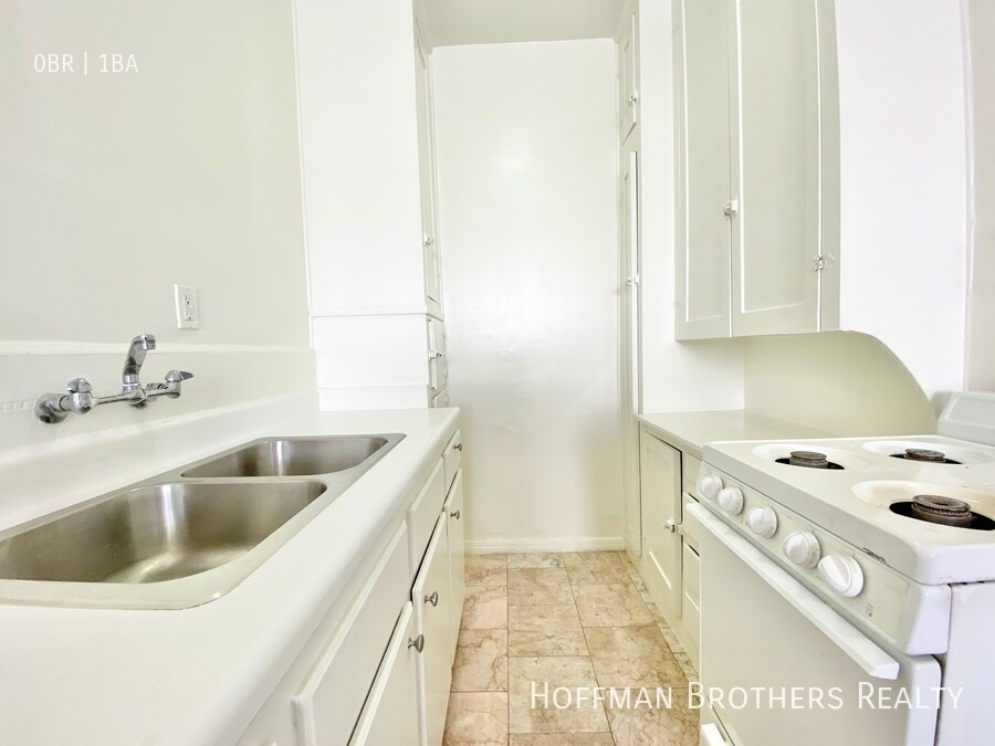 4846 Rosewood Ave, Unit 8 in Los Angeles, CA - Building Photo