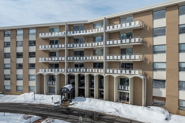 Continental West Condominium in Rocky River, OH - Building Photo - Building Photo