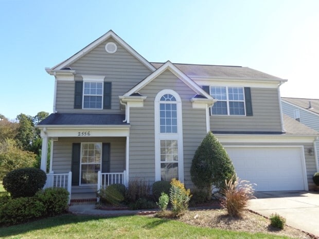 property at 2556 Governors Pointe Ct NE