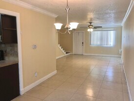 6604 Dockside Cir in Greenacres, FL - Building Photo