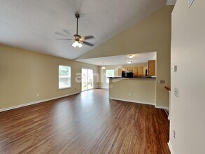 211 Cherrytree Ln in Commercial Point, OH - Building Photo - Building Photo