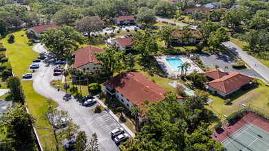 5671 Gardens Dr in Sarasota, FL - Foto de edificio - Building Photo