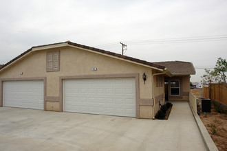 Twin Pines Apartments in Hesperia, CA - Building Photo - Building Photo