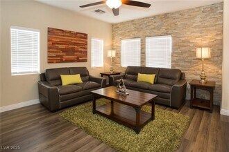 7660 W Eldorado Ln in Las Vegas, NV - Building Photo - Building Photo