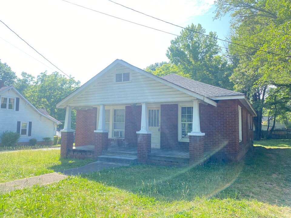 614 S Zion St in Landis, NC - Building Photo