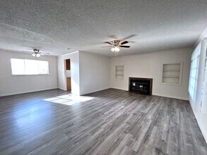 4744 Forest Pkwy in Sacramento, CA - Foto de edificio - Building Photo