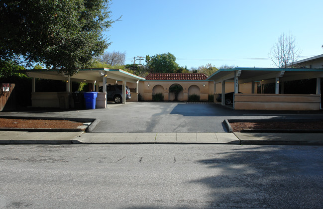 655 Lynwood Ave in Mountain View, CA - Foto de edificio - Building Photo