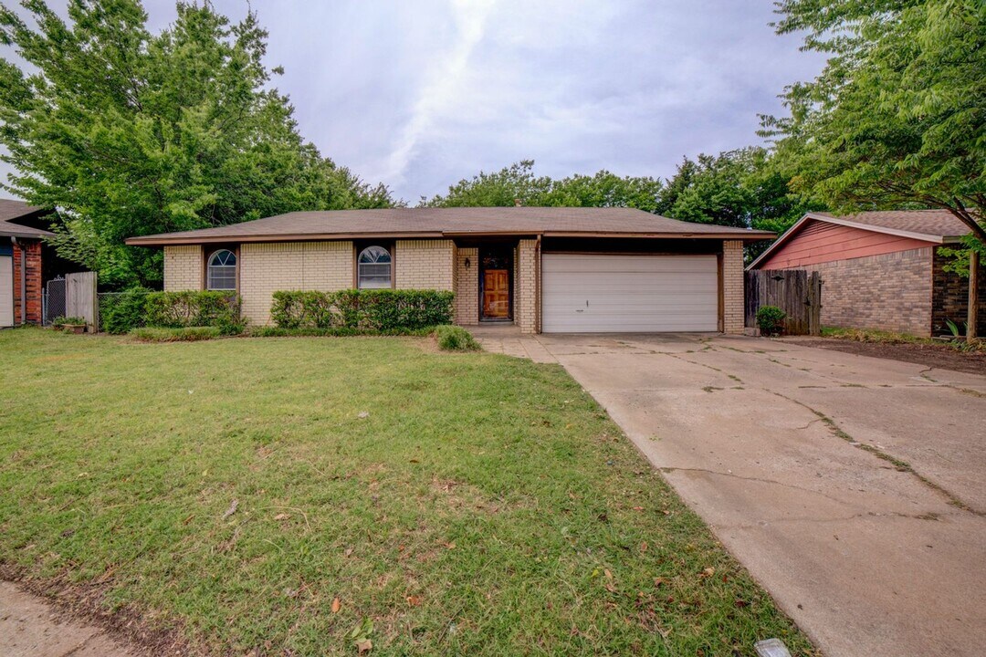 1628 S Sycamore Ave in Broken Arrow, OK - Building Photo