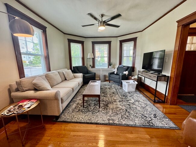 108 Redlands Rd, Unit 1 in Boston, MA - Building Photo - Building Photo