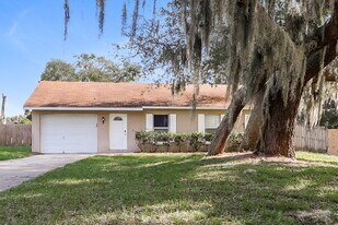 5 Bay Ridge Loop in Mascotte, FL - Building Photo
