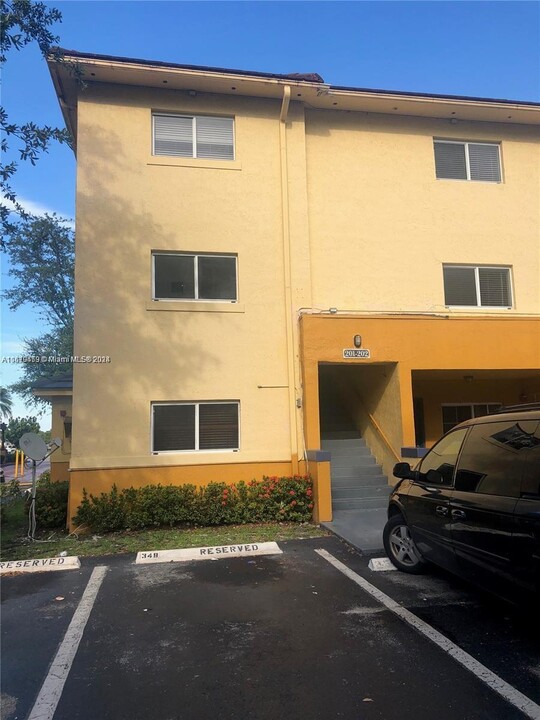 14910 SW 82nd Ter in Miami, FL - Building Photo