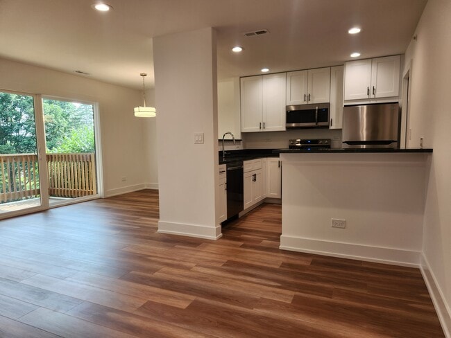 915 S Ct of Shorewood
