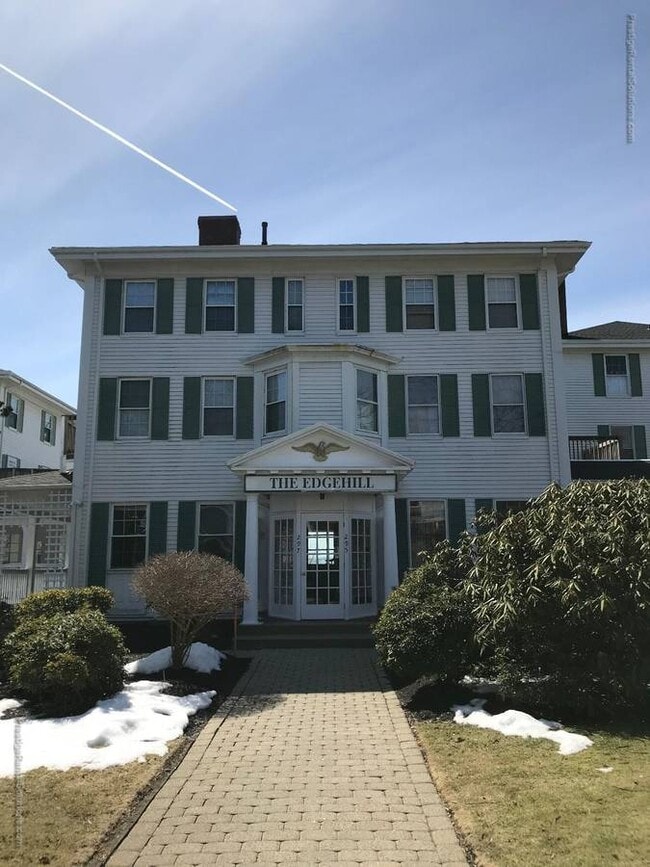 297 Nahant Rd, Unit 2 in Nahant, MA - Foto de edificio - Building Photo
