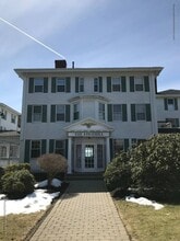 297 Nahant Rd in Nahant, MA - Foto de edificio - Building Photo