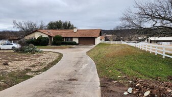 4940 E Bankhead Hwy in Hudson Oaks, TX - Building Photo