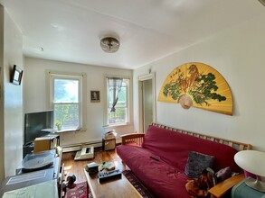 24 Mead St, Unit 2 in Boston, MA - Foto de edificio - Building Photo