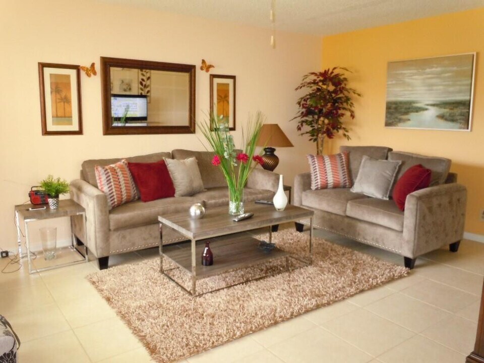 385 Markham R in Deerfield Beach, FL - Building Photo