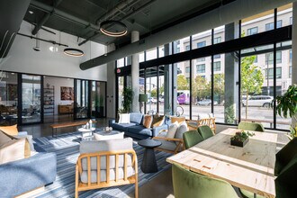 Aquatic Ashby in Berkeley, CA - Building Photo - Interior Photo