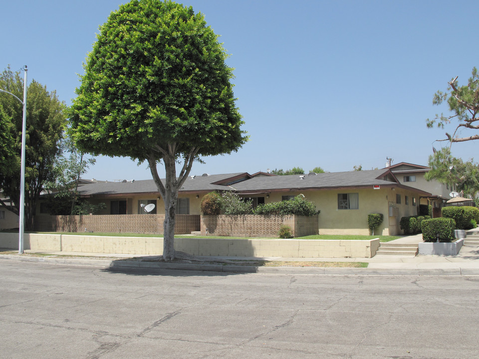 525 Claraday St in Glendora, CA - Foto de edificio