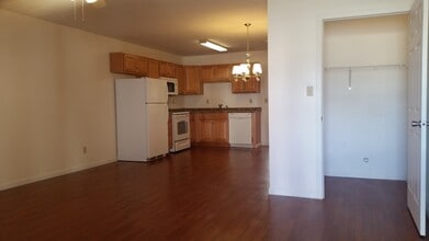 152 E 6th St, Unit 22 in Waterford, PA - Foto de edificio - Building Photo