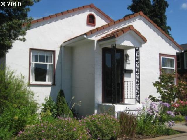 property at 1107 E 11th St