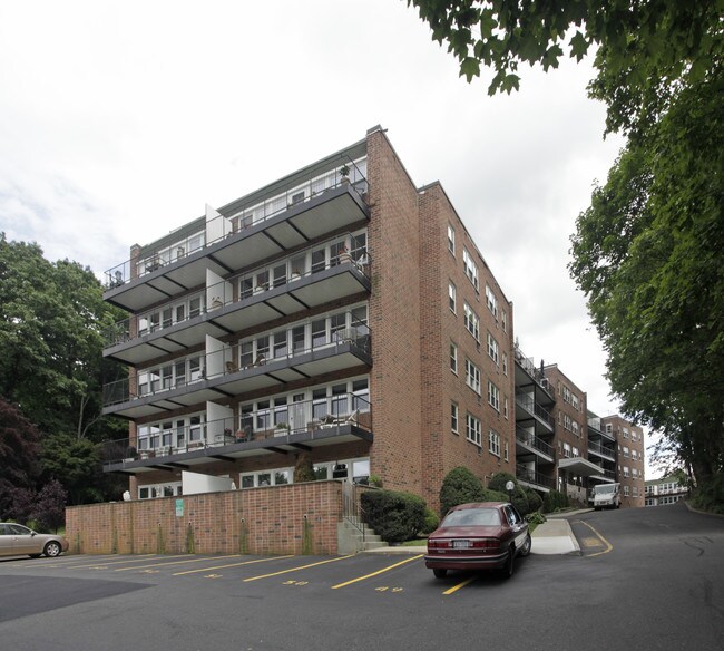 3034 Pearsall Ave Apartments Glen Cove, NY Apartments For Rent