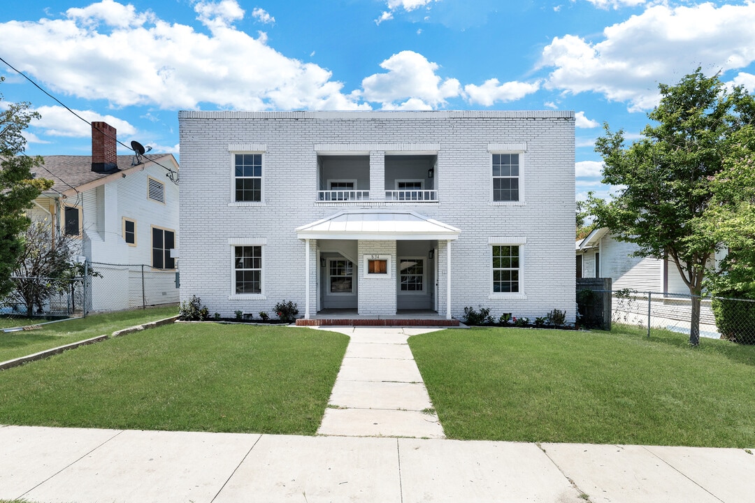 834 W Russell Pl, Unit 1 in San Antonio, TX - Building Photo
