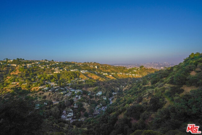 2190 Beech Knoll Rd in Los Angeles, CA - Building Photo - Building Photo