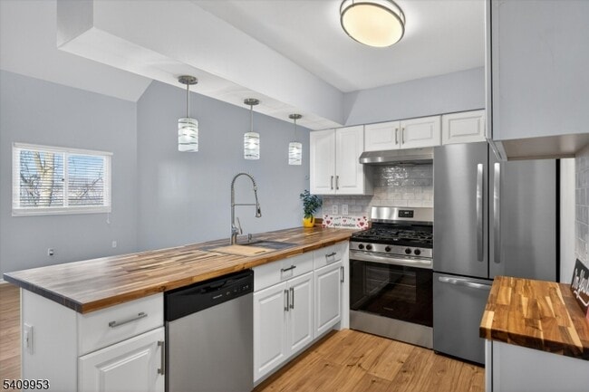 7 Arapahoe Dr in Vernon, NJ - Building Photo - Building Photo