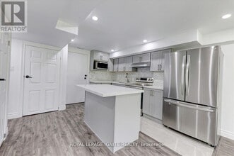 103 Bremner St in Whitby, ON - Building Photo - Building Photo