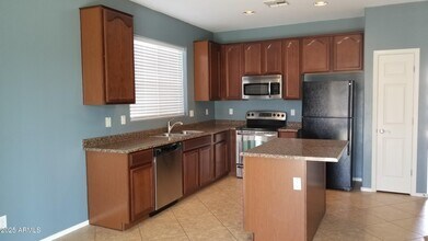 10041 W Raymond St in Tolleson, AZ - Building Photo - Building Photo