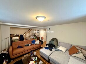 16 Marney St, Unit 1-1 in Cambridge, MA - Foto de edificio - Building Photo