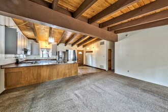 2268 Wyoming Ave in South Lake Tahoe, CA - Building Photo - Building Photo